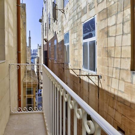 Exquisite 3-Bedroom Duplex Penthouse With Jacuzzi In Valletta Centre Экстерьер фото