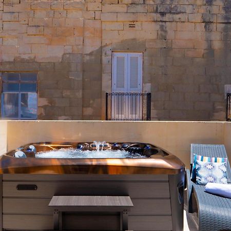 Exquisite 3-Bedroom Duplex Penthouse With Jacuzzi In Valletta Centre Экстерьер фото