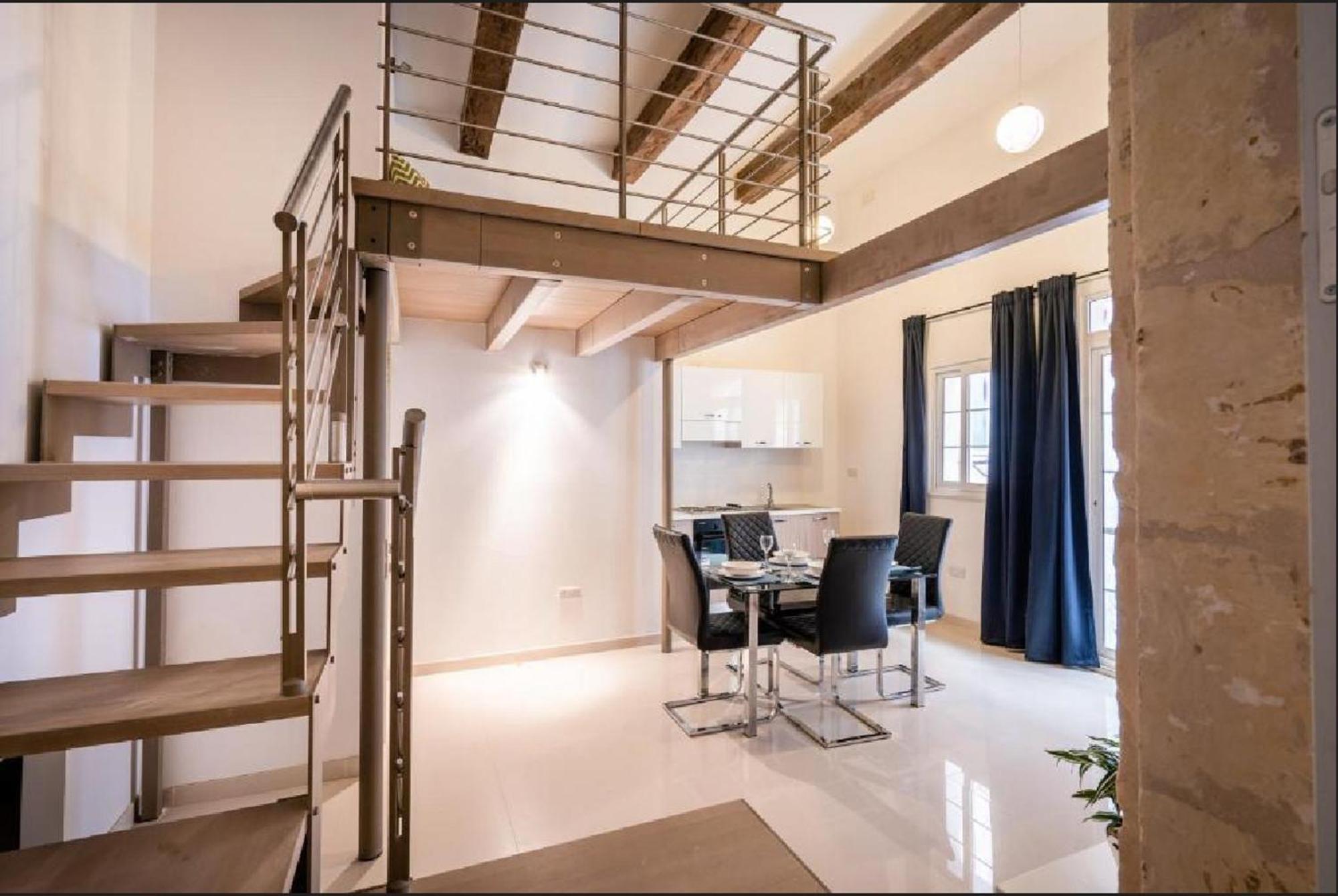 Exquisite 3-Bedroom Duplex Penthouse With Jacuzzi In Valletta Centre Экстерьер фото