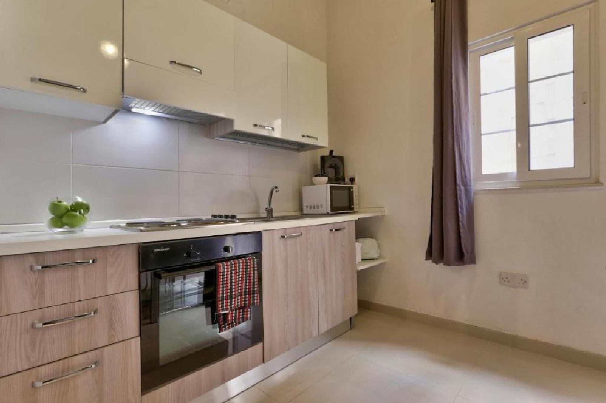 Exquisite 3-Bedroom Duplex Penthouse With Jacuzzi In Valletta Centre Экстерьер фото