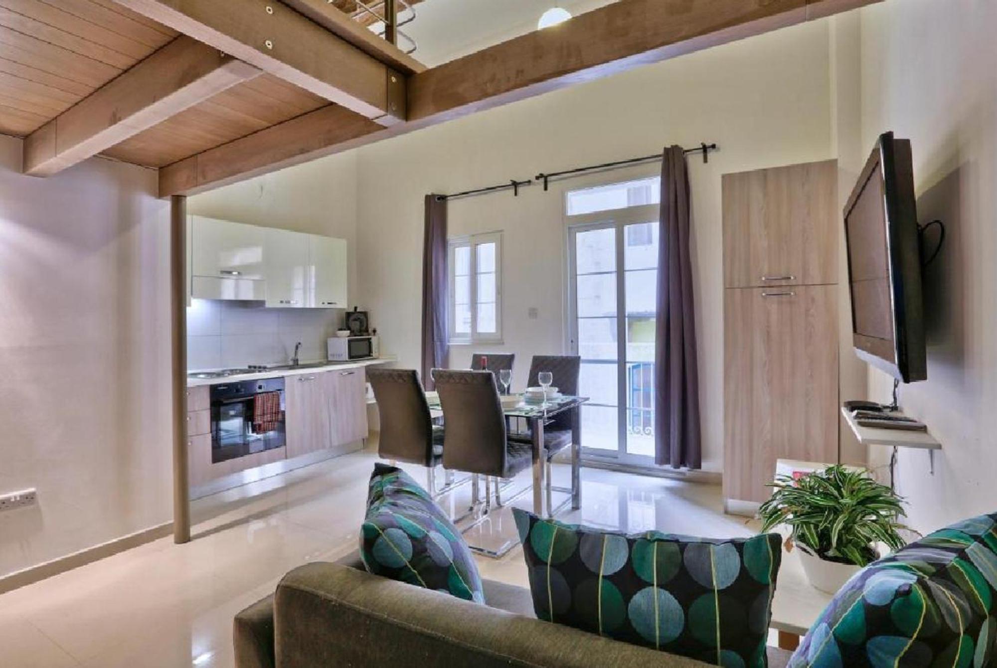 Exquisite 3-Bedroom Duplex Penthouse With Jacuzzi In Valletta Centre Экстерьер фото