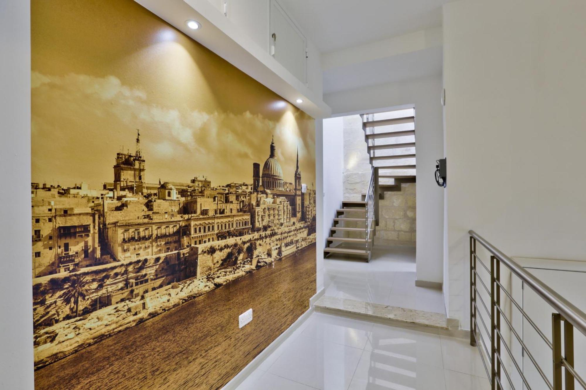 Exquisite 3-Bedroom Duplex Penthouse With Jacuzzi In Valletta Centre Экстерьер фото