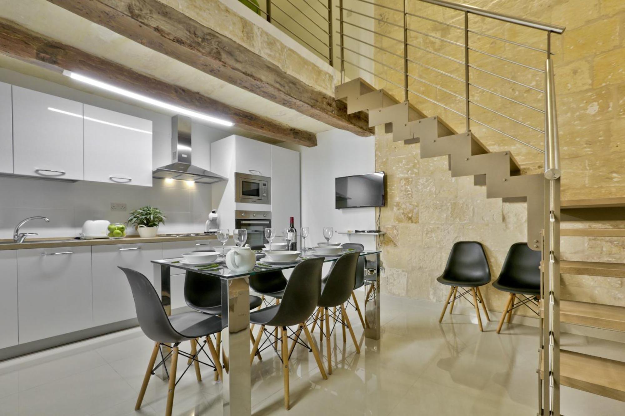 Exquisite 3-Bedroom Duplex Penthouse With Jacuzzi In Valletta Centre Экстерьер фото