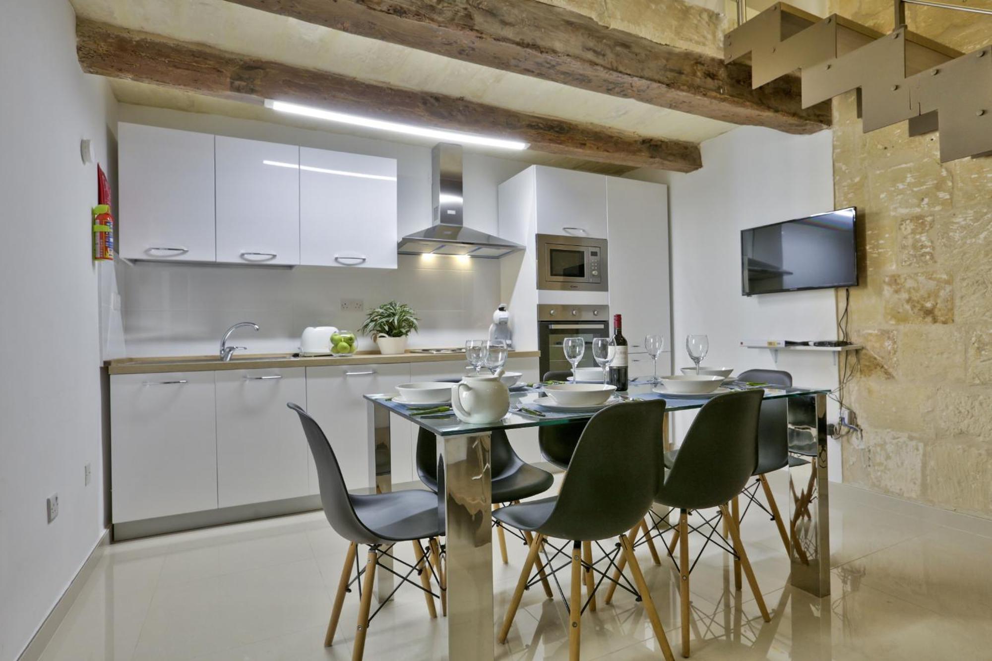 Exquisite 3-Bedroom Duplex Penthouse With Jacuzzi In Valletta Centre Экстерьер фото