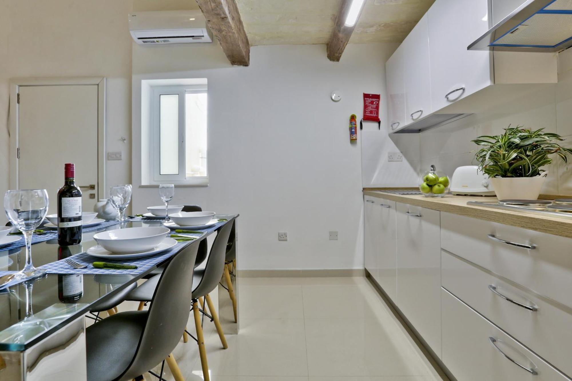 Exquisite 3-Bedroom Duplex Penthouse With Jacuzzi In Valletta Centre Экстерьер фото