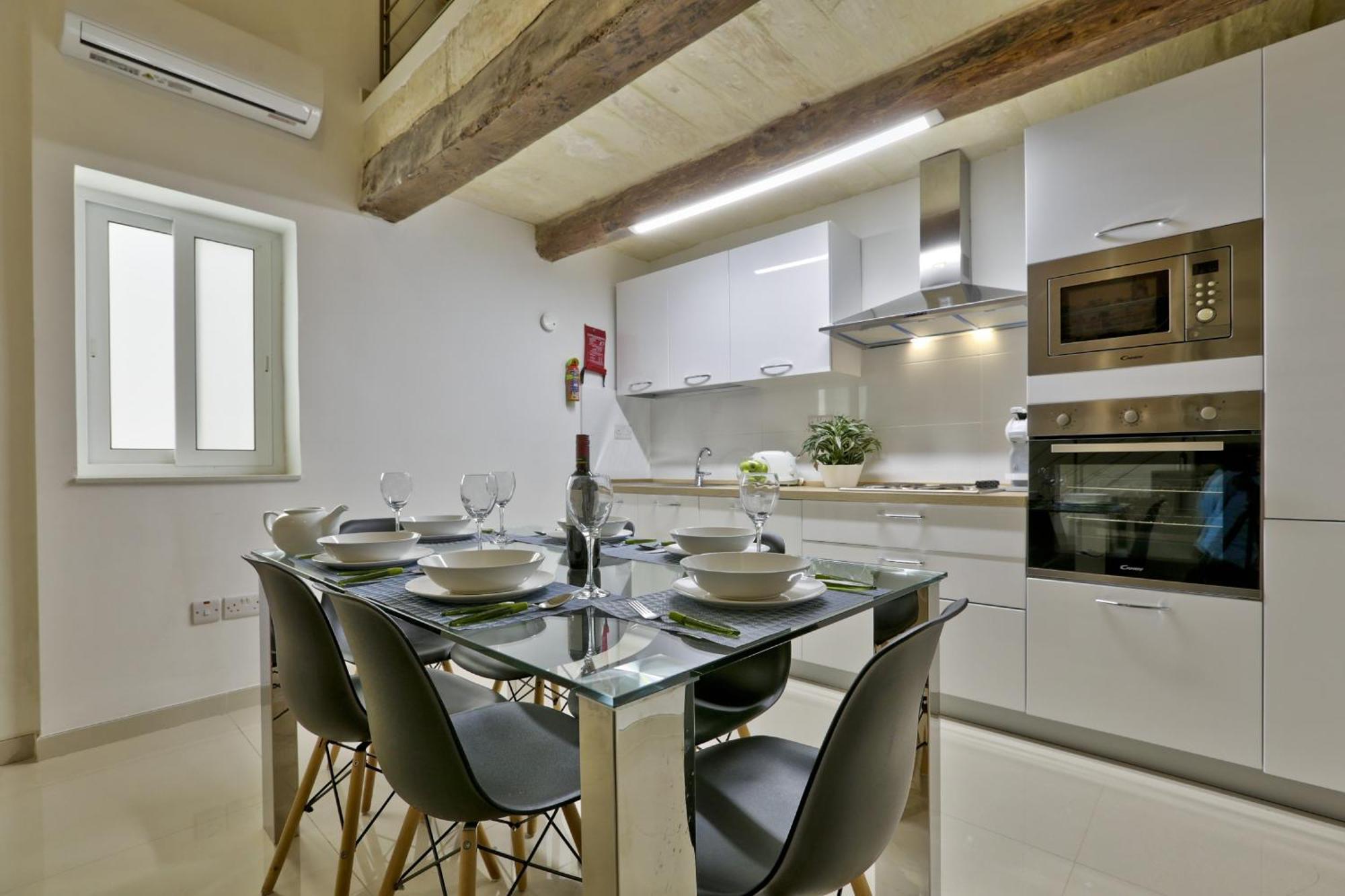 Exquisite 3-Bedroom Duplex Penthouse With Jacuzzi In Valletta Centre Экстерьер фото