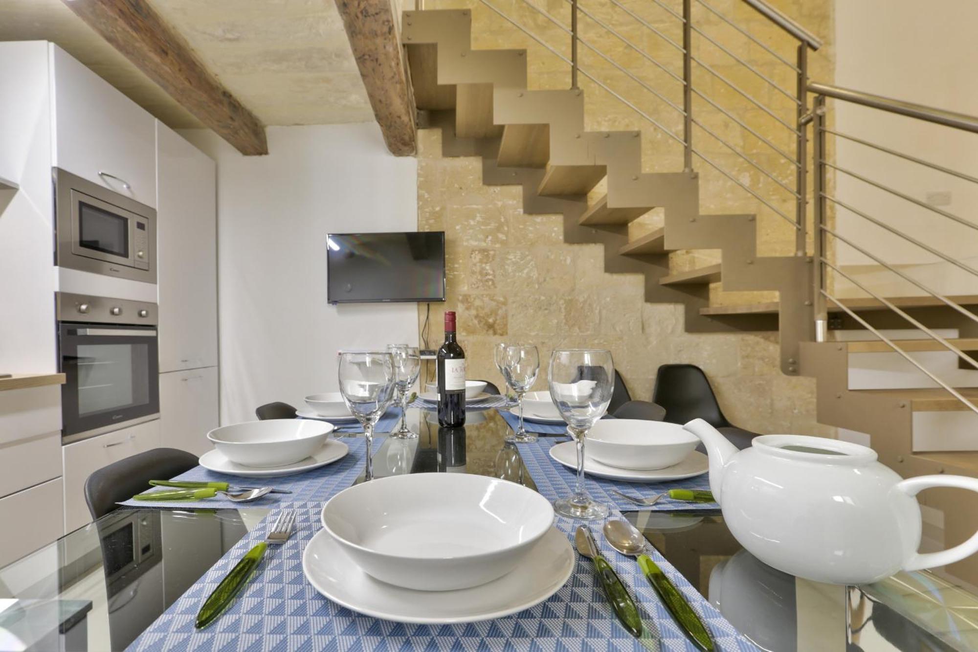 Exquisite 3-Bedroom Duplex Penthouse With Jacuzzi In Valletta Centre Экстерьер фото