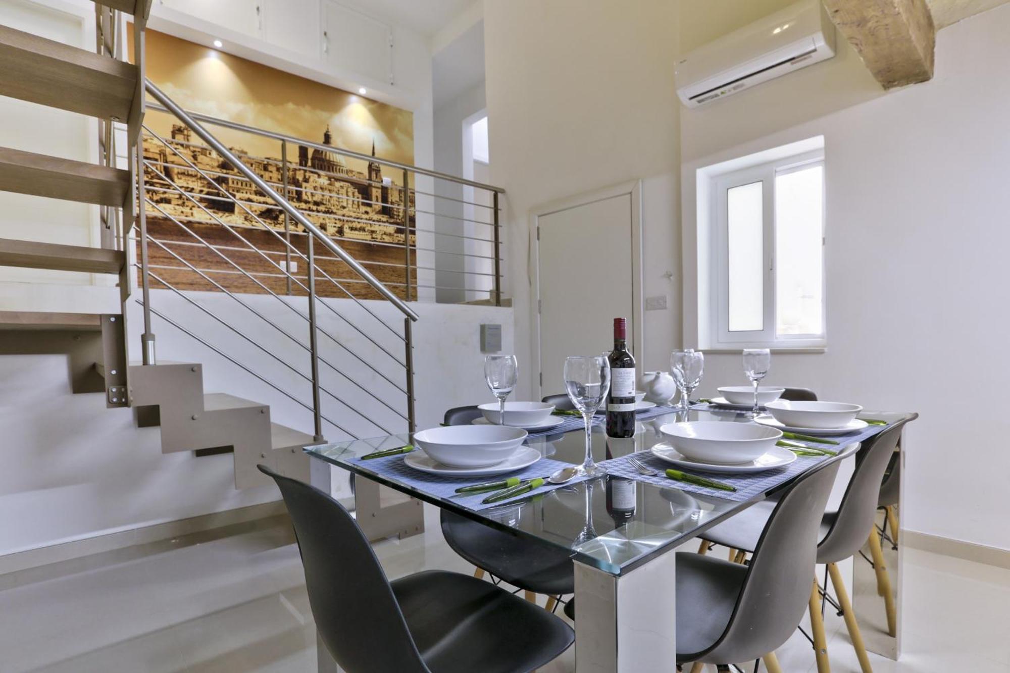 Exquisite 3-Bedroom Duplex Penthouse With Jacuzzi In Valletta Centre Экстерьер фото