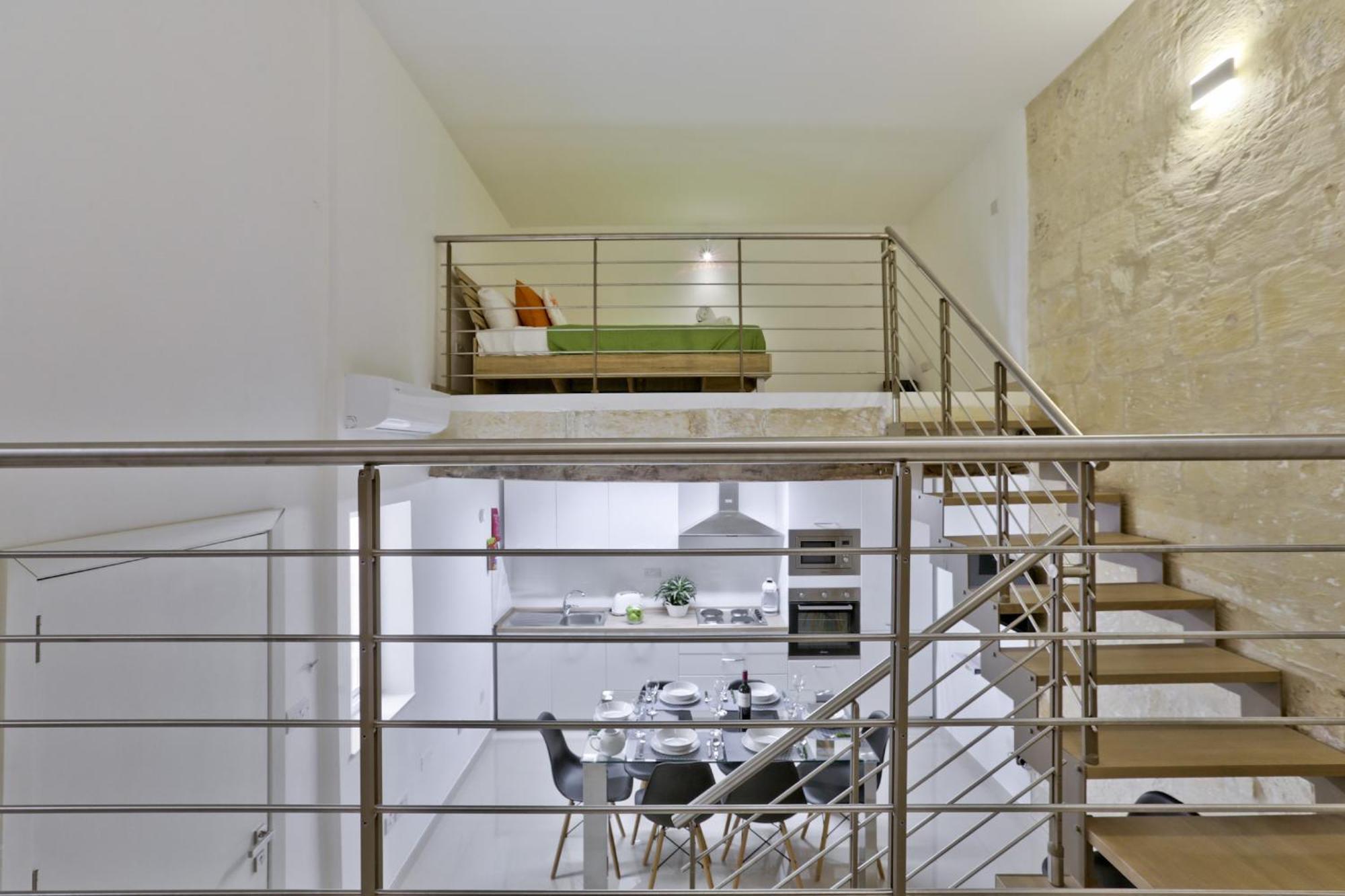 Exquisite 3-Bedroom Duplex Penthouse With Jacuzzi In Valletta Centre Экстерьер фото