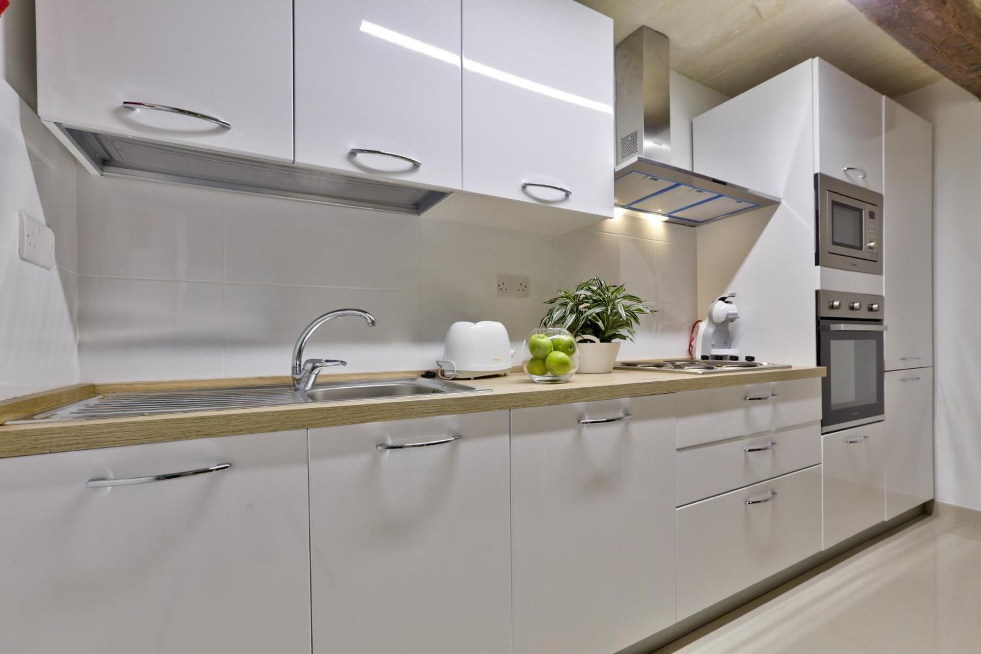 Exquisite 3-Bedroom Duplex Penthouse With Jacuzzi In Valletta Centre Экстерьер фото
