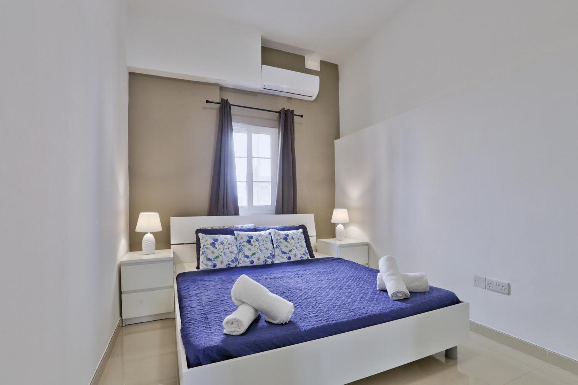 Exquisite 3-Bedroom Duplex Penthouse With Jacuzzi In Valletta Centre Экстерьер фото