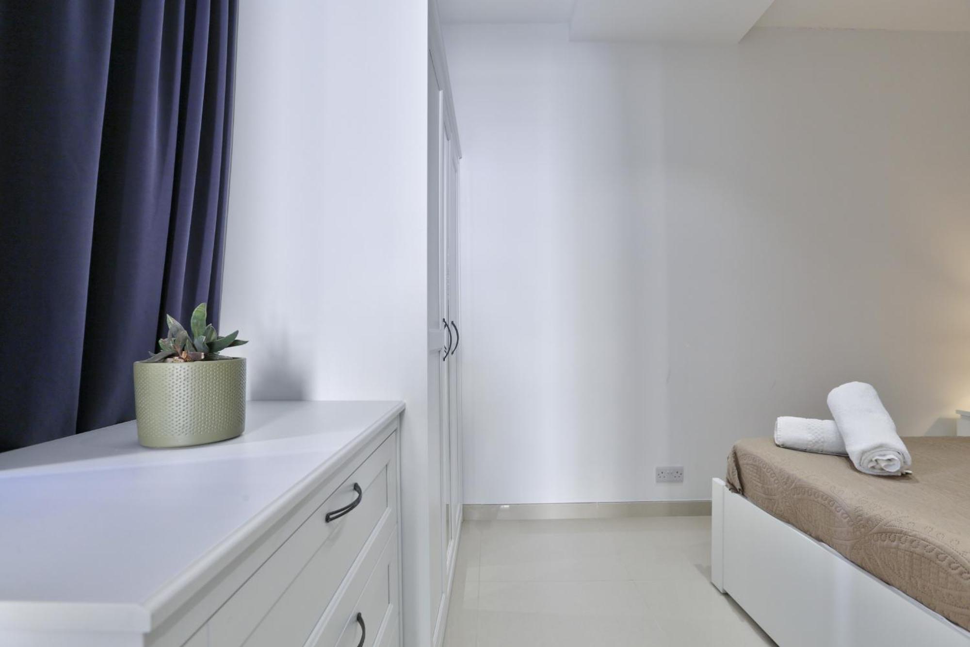 Exquisite 3-Bedroom Duplex Penthouse With Jacuzzi In Valletta Centre Экстерьер фото